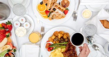 buffet petit déjeuner consommé avant de commencer une formation hygiène alimentaire grauite