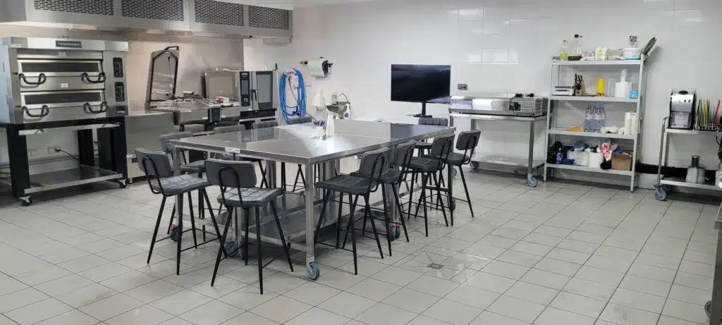 salle de formation haccp dans une cuisine professionnelle