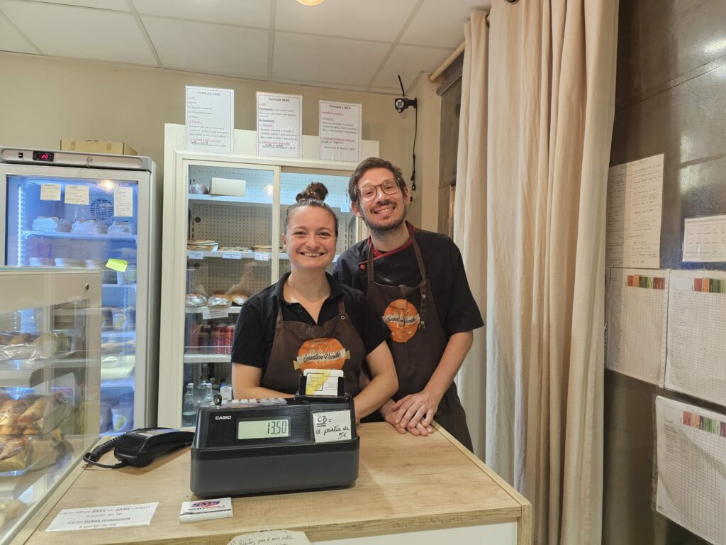 2 co gérants en pâtisserie aprés une formation hygiène alimentaire chez OAFormation